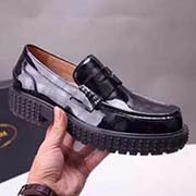  獨家纯手工定制高等货 PRADA 普拉达欧洲专柜私人订制款 真正 高等品质 鞋面采用原厂进口高等漆皮 头层牛皮全包内里 进口抗压头层羊皮鞋垫 专柜特供个性新潮新型TPR立体鞋底 鞋底具有抗磨抗折防滑