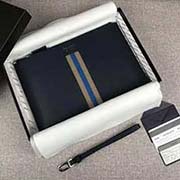 PRADA限量版男士手包 专柜新款式 官网同步 2NG005 深蓝灰蓝彩带鳄鱼皮 意大利高等原单十字纹牛皮质感极好 内里进口羊皮 原单Lampo拉链 原单 彩带鳄鱼皮更显高等 长28cm高18cm