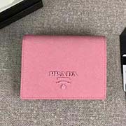 PRADA爆款女士短夹 专柜新同色标志 官网同步 1MV204 樱花粉同色标志 意大利高等原单十字纹牛皮质感极好 长11.2cm高8.5cm
