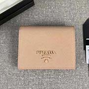 PRADA爆款女士短夹 专柜新同色标志 官网同步 1MV204 裸粉同色标志 意大利高等原单十字纹牛皮质感极好 长11.2cm高8.5cm
