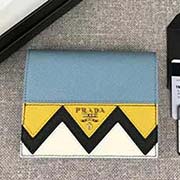 PRADA爆款女士短夹 专柜新款式 官网同步 1MV204 天蓝拼色散字唛 意大利高等原单十字纹牛皮质感极好 进口镀金金属五金配件 长11.5cm高9.5cm