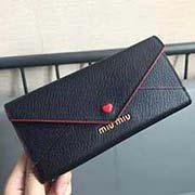 MIUMIU 新品 5MH013专柜新LOVE爱心系列钱包 三折信封长款钱夹多层卡位 百元大钞无须折叠可直放 背面拉链设计 设计实用又时尚里外进口牛皮山羊纹 内压198A size 18 2 8.5