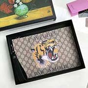 原单出品 虎头印花GG Supreme高等帆布手包 图案已成为品牌标志之一 印花装饰于 纤薄手包的中央 可拆卸意大利皮制腕带 w30xh20xd1.5cm 473904虎头黑皮