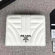 PRADA爆款女士短夹 专柜新款式 官网同步 1MV204 白色绣线散字唛 意大利高等原单纳帕牛皮质感极好 原单 长11.2cm高8.5cm