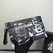 2NG005彩印图 PRADA手拿包 官网同步 手挽带可拆卸当钥匙扣两用 意大利高等牛皮质感极好走线 长28高18cm 彩印图黑白