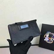  1ND009烫压唛头 PRADA手拿包 官网同步 意大利高等压纹牛皮质感极好走线 长19.5高11.7cm 鹿纹牛皮黑色