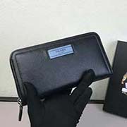 1ML317 烫压Logo PRADA单拉链钱包 官网同步 代工号224内码 意大利高等鹿纹牛皮质感极好 长19 高10.5宽2.8cm 鹿纹牛皮黑配古蓝