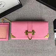 PRADA女士翻盖钱夹 配链条和两个信用卡插袋的可拆卸证章夹 专柜新款式 官网同步 1MH132 樱花粉包角五金 意大利高等原单十字纹牛皮质感极好 进口黄铜厚金电镀金属五金配件 质量手感一流 长18