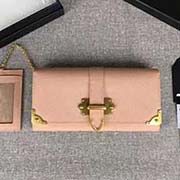 PRADA女士翻盖钱夹 配链条和两个信用卡插袋的可拆卸证章夹 专柜新款式 官网同步 1MH132 裸粉包角五金 意大利高等原单十字纹牛皮质感极好 进口黄铜厚金电镀金属五金配件 质量手感一流 长18.