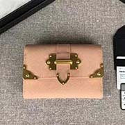 PRADA女士短款翻盖钱夹 专柜新款式 官网同步 1MH840 裸粉包角五金 意大利高等原单十字纹牛皮质感极好 进口黄铜厚金电镀金属五金配件 质量手感一流 长12cm高8.5cm