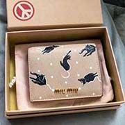 MIUMIU 口袋小钱包 pocket wallet 专柜新款小钱夹今年最fashion的印花设计 5MV204 里外都是进口高端牛皮山羊纹 内压197A 百元钞银行卡硬币零钱通通可以收入其中 siz