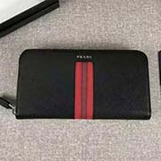 PRADA男士单拉链钱包 专柜新款式 官网同步 2ML317 黑红色彩带字唛 意大利高等原单十字纹牛皮质感极好
