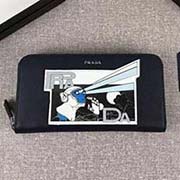 2018新漫画印象系列PRADA男士单拉链钱包 专柜新款式 官网同步 2ML317 深蓝漫画印象 意大利高等原单十字纹牛皮质感极好 融入漫画元素的设计