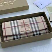 Burberry 柏宝利 原单出品 大面采用经典马仔料 内格细腻柔软的进口小牛皮 40457441粉色 19cmx10cmx2.5cm