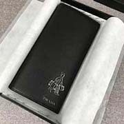 PRADA男士西装夹 专柜新款式 官网同步 2MV836 黑色小公仔 意大利高等原单十字纹牛皮质感极好 长9.5cm高19cm