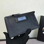 1ND009烫压唛头 PRADA手拿包 官网同步 意大利高等压纹牛皮质感极好走线 长19.5高11.7cm 鹿纹牛皮黑色