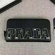 PRADA男士单拉链钱包 专柜最新款式 官网同步 2ML317 黑色 意大利高端原单十字纹牛皮质感极好 特别的大字唛设计凸显个性
