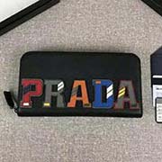 PRADA男士单拉链钱包 专柜新款式 官网同步 2ML317 黑色 意大利高等原单十字纹牛皮质感极好 特别的大字唛设计凸显个性