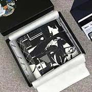 2018新漫画印象系列PRADA男士短款钱夹 专柜新款式 官网同步 2M0513 黑色漫画印象 意大利高等原单小牛皮质感极好 融入漫画元素的设计 长11cm高9cm