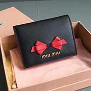 MIUMIU 口袋小钱包 pocket wallet 专柜新款小钱夹超美蝴蝶结 里外完美拼色搭配 5MV204 里外都是进口高端哈雷小牛皮 内压197A 百元钞银行卡硬币零钱通通可以收入其中 8 11