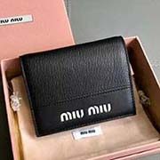 MIUMIU pocket wallet 专柜新款钱夹 5MV204 进口高端马德拉斯山羊皮搭配小牛皮 正面丝印logo烫字 内里miu标识烫字 百元钞银行卡硬币零钱通通可以收入其中 8 11cm