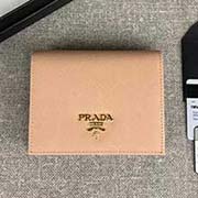 PRADA经典爆款女士短夹 1MV204 裸粉散字唛 意大利高等原单十字纹牛皮质感极好 进口镀金金属五金配件 长11.2cm高8.5cm