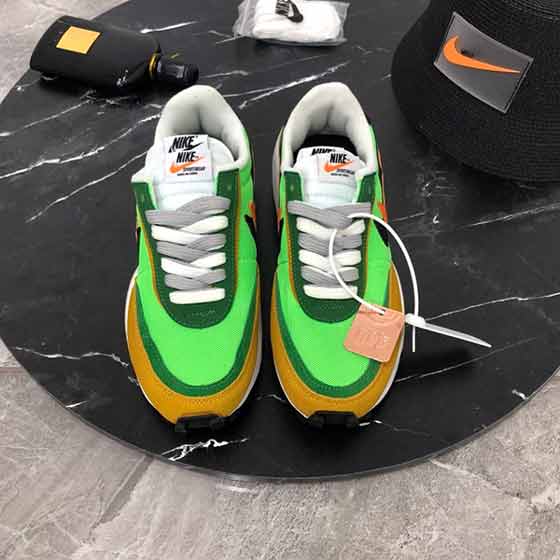 女鞋折扣店Sacai x Nike LVD Waffle联名走秀款解构高等跑鞋