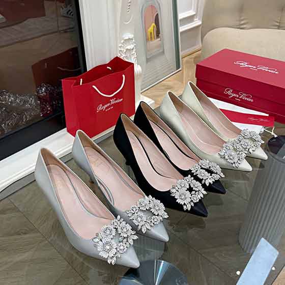 欧洲RogerⅤⅰvⅰer女鞋奢侈品女士系列簇钻扣高跟鞋