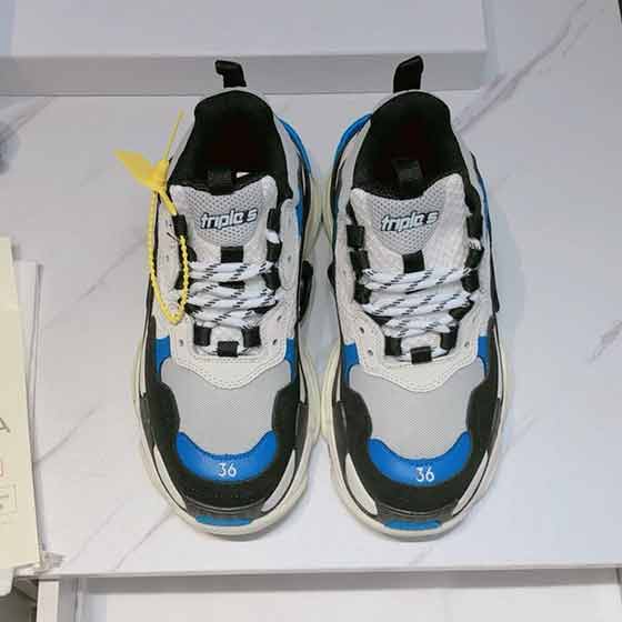 巴黎世家Balenciaga全球火爆的一代复古慢跑鞋。