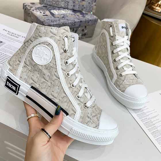 Dior品牌女鞋品牌迪奥秋冬新款引爆主流的超级单品!