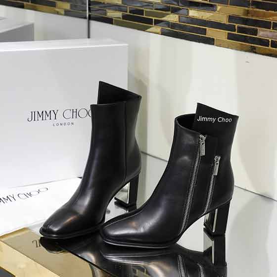 JIMMY CHOO(吉米周) 时尚博主及明星的同款表带女士短靴系列。