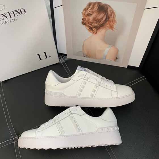 Valentino品牌运动鞋，万年经典铆钉系列休闲运动鞋。