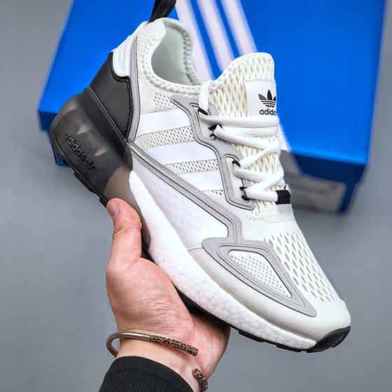 阿迪达斯/Adidas Originals ZX 2K Boost 易千烊玺同款爆花米缓震休闲运动跑鞋。