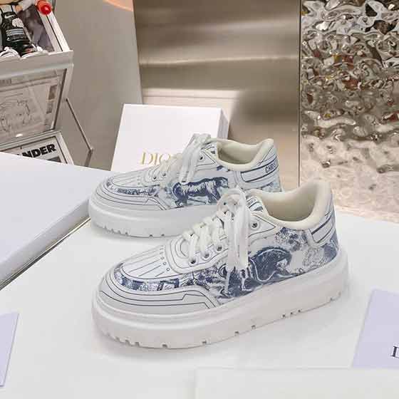 迪奥品牌的女鞋，新小白鞋板鞋运动鞋！