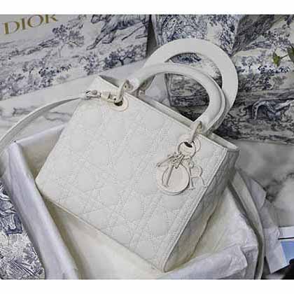 Lady Dior手提包，磨砂配色大气百搭，五金链条质感十足。