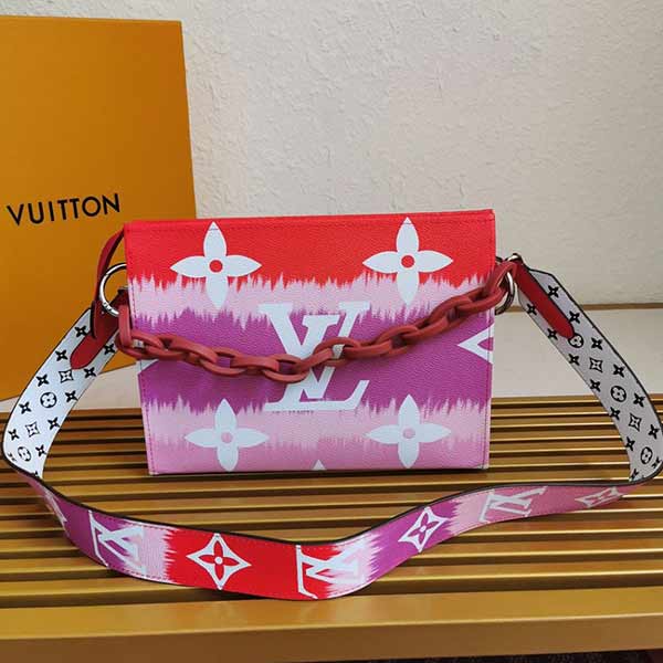 路易威登超大Monogram图案盥洗袋,炫彩搭配,实用设计!