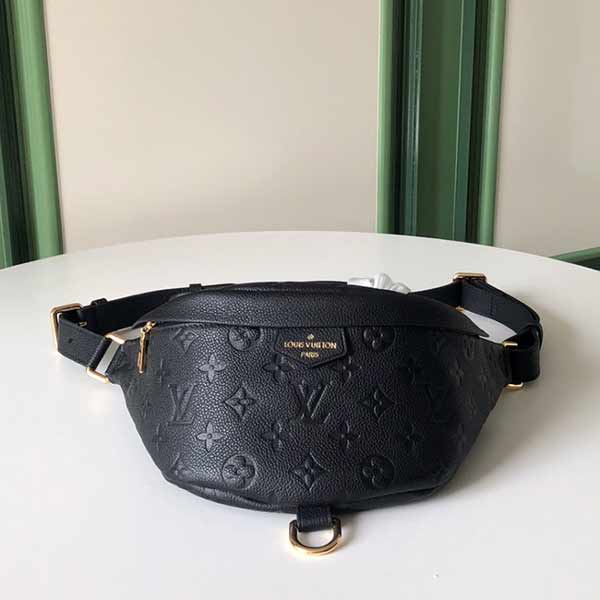 LV女性专属Monogram压纹腰包，小