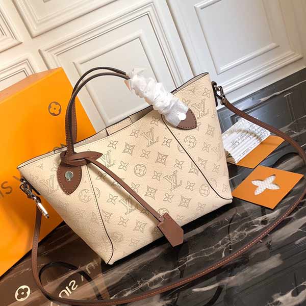 LV路易威登Tote手袋M54353蓝,日常背携的理想之选。