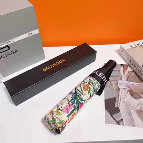 Balenciaga(巴黎世家)奢华气息,伞面大方又时尚!