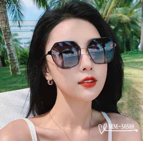 缪缪女士太阳镜品牌排行，出行旅游搭配衣服毕备品