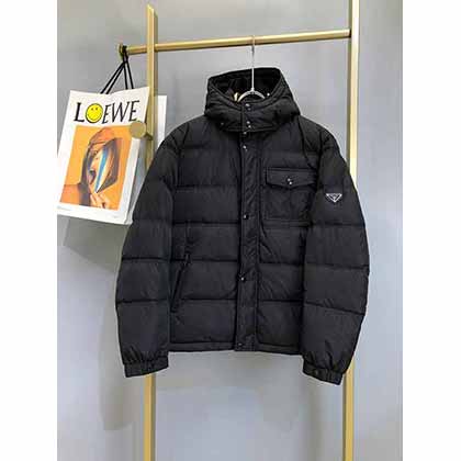 PRADA2023冬季新款连帽服羽绒外套,保暖时尚,型男毕备!