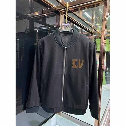 LV秋冬新品羊毛加厚开衫外套,版型极好,年年被追捧!