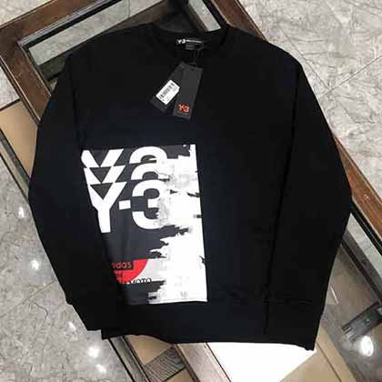 Y3专柜新款大标胶印圆领卫衣，Yamamt擅长的前卫和时尚。