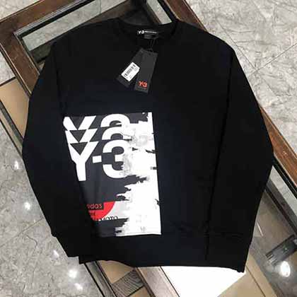 Y3专柜新款大标胶印圆领卫衣,Yamamt擅长的前卫和时尚。