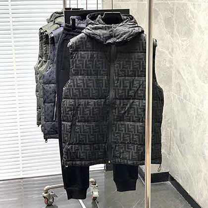 国际大品牌秋冬款高等男士羽绒服 芬迪保暖鸭绒马甲背心
