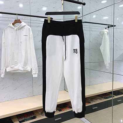一线时尚品牌Alxanr Wan 亚历山大·王撞色帅气卫裤。