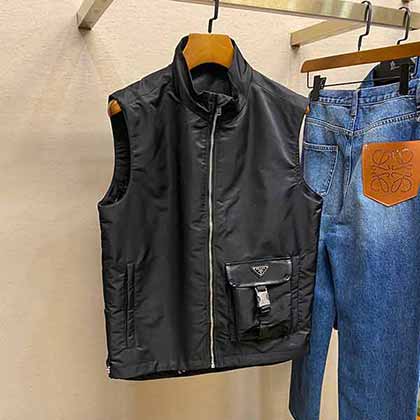 Prada尼龙系列男装大品牌立领款马甲外套