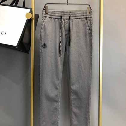 低调奢华MONCLER浅色系休闲牛仔裤,舒适透气,弹力十足!