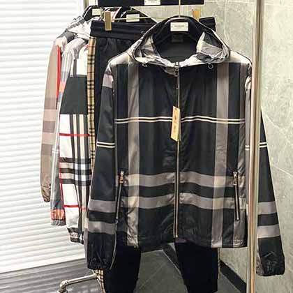 Burberry巴宝莉早秋新品时尚连帽