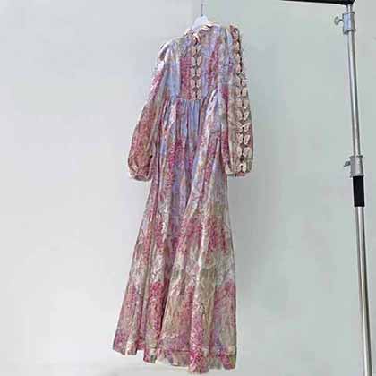 2021春夏季Zimmermann丝麻连衣裙，将目光投向澳大利亚的大自然风光。